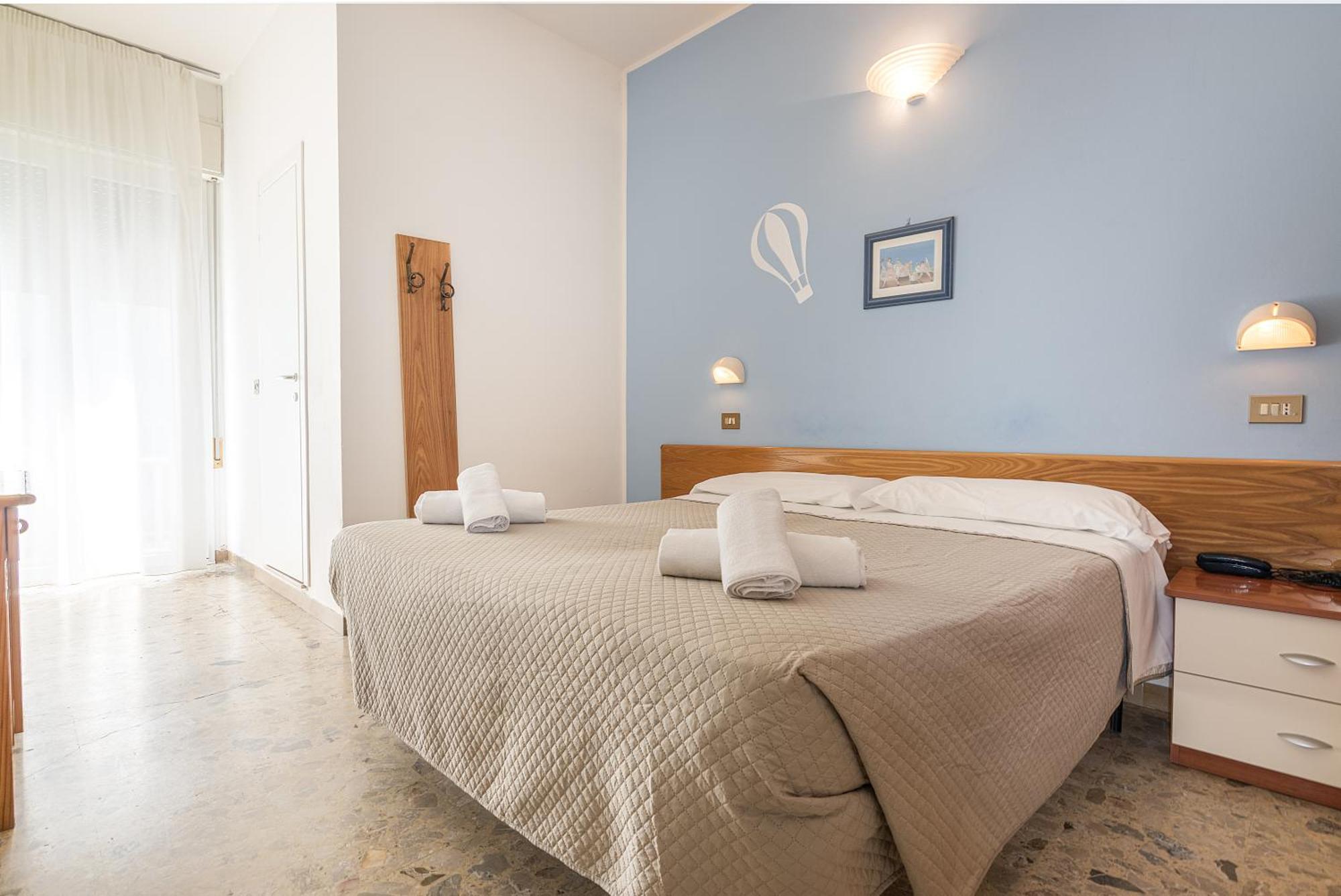 Hotel Santiago Римини Экстерьер фото